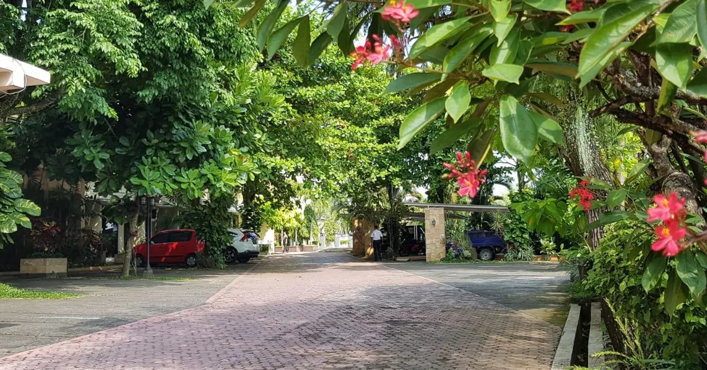 Sulawesi Hotel Jember EXTERIOR