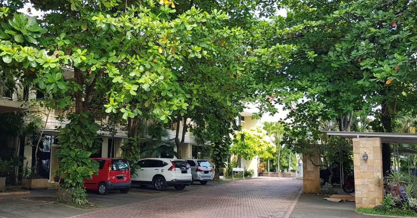 Sulawesi Hotel Jember Garten