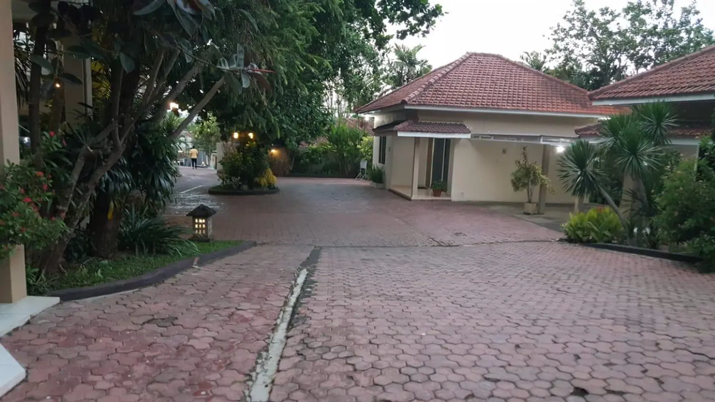 Sulawesi Hotel Jember EXTERIOR