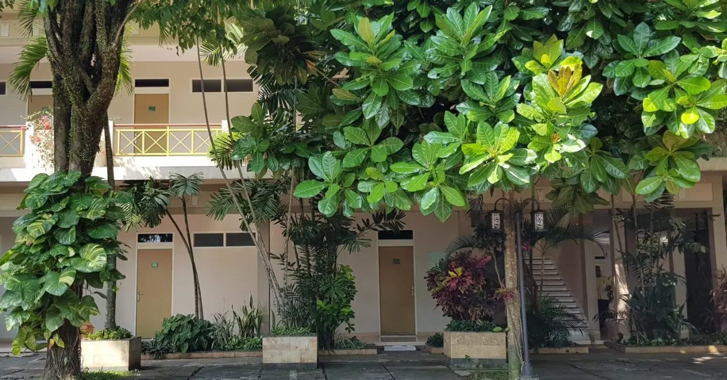 Sulawesi Hotel Jember EXTERIOR