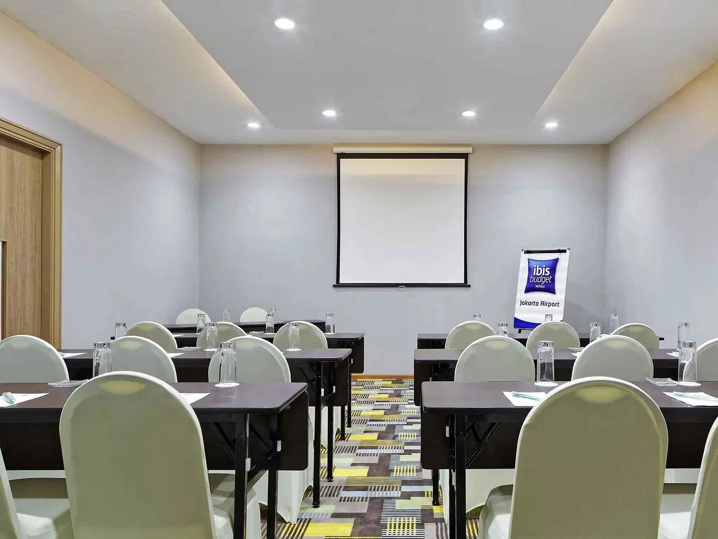 ibis budget Jakarta Airport Konferenz