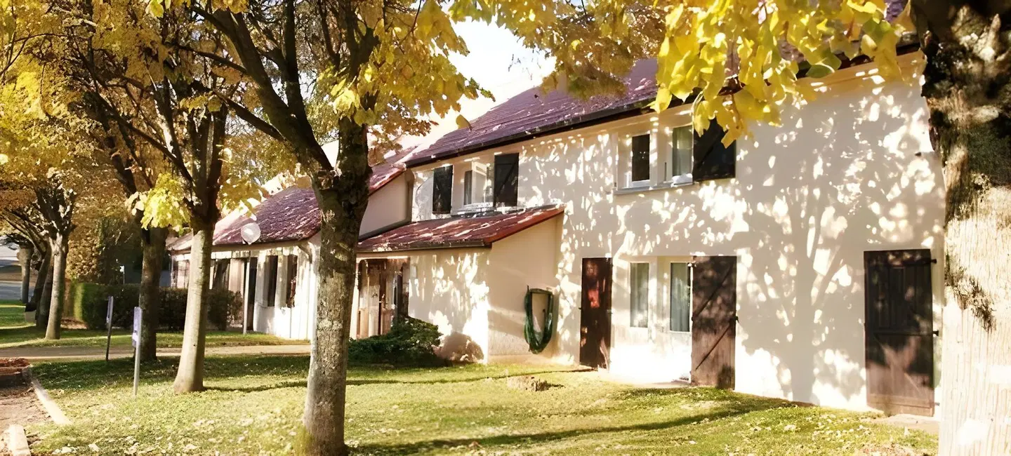 Doubs Hôtel Besançon Ecole Valentin EXTERIOR