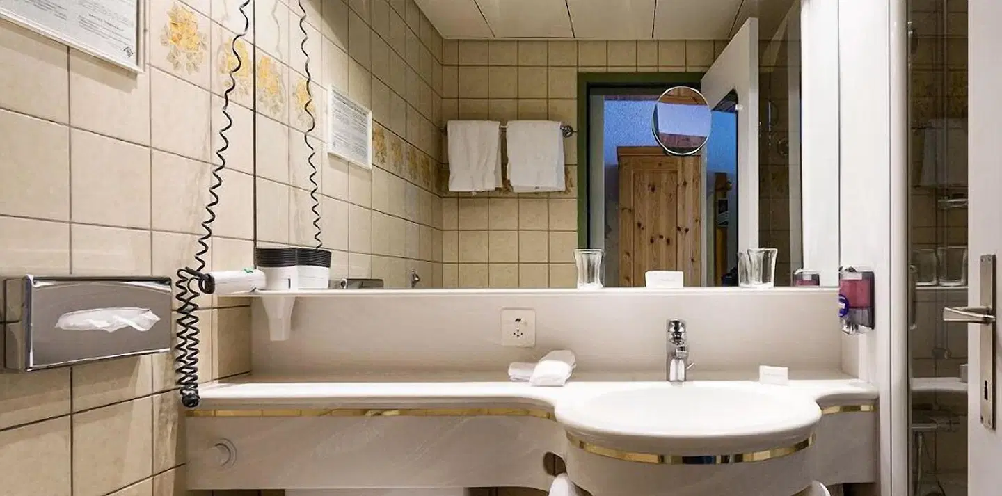 Hotel Astoria BATHROOM