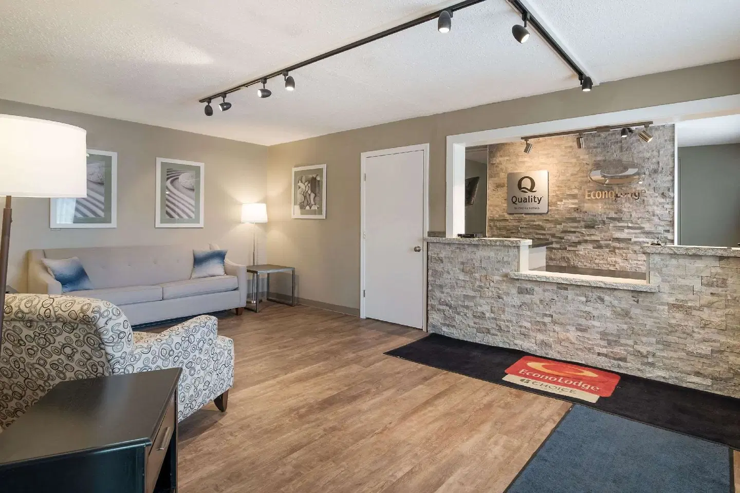 Econo Lodge ROOM_EXAMPLE