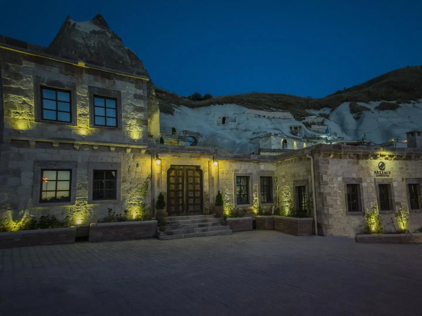 Artemis Cave Suites EXTERIOR