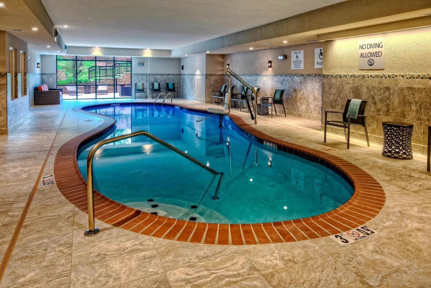 Courtyard by Marriott Oxford Hallenbad