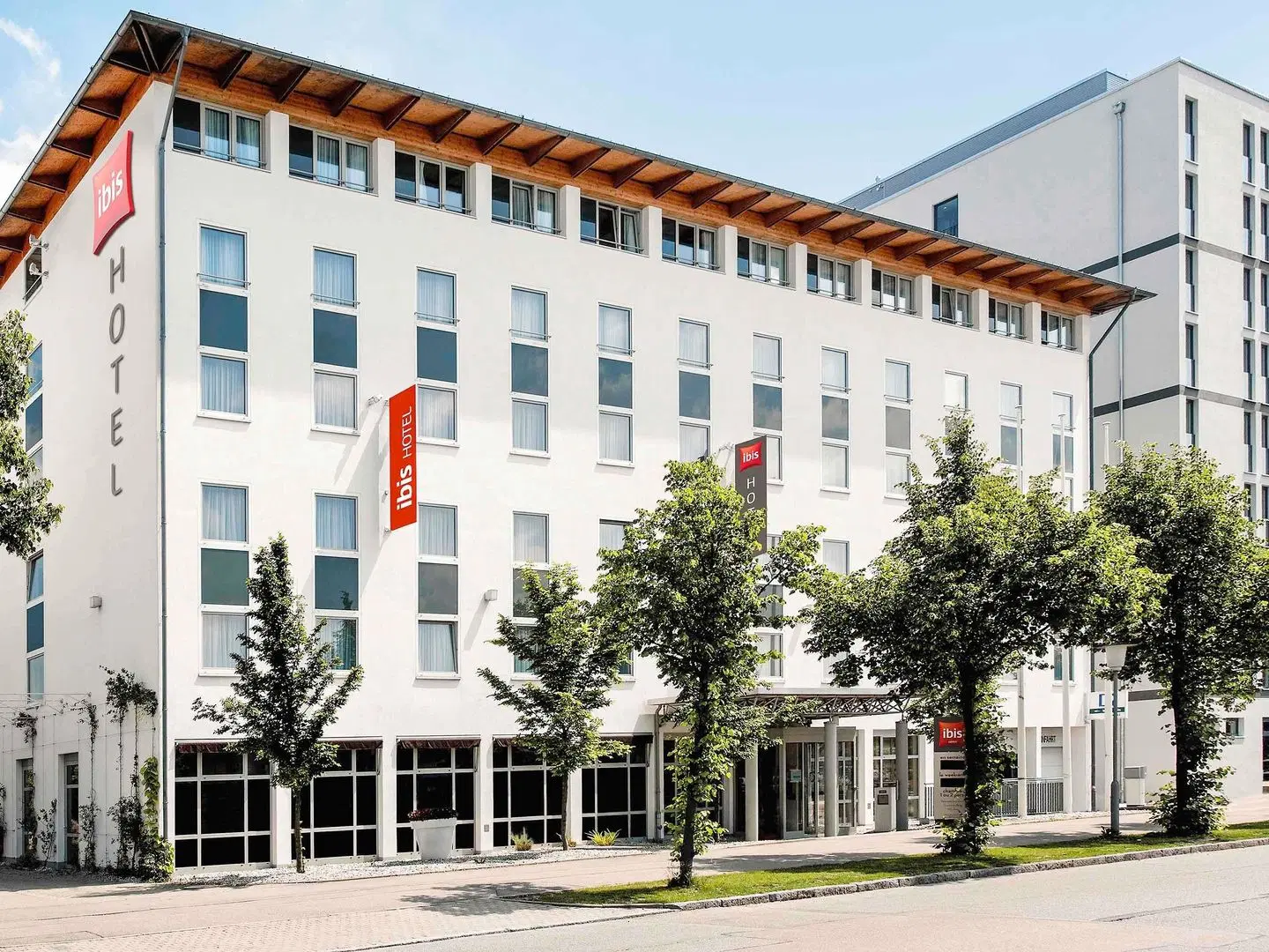 ibis Munich Garching EXTERIOR