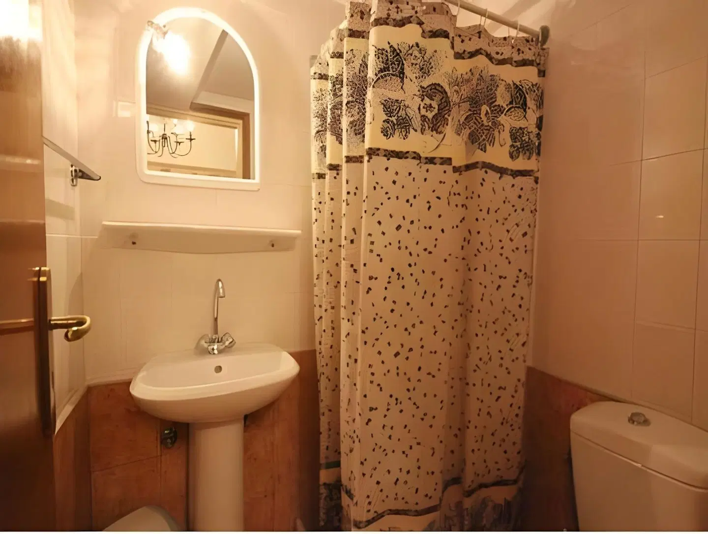 Spot Hotel BATHROOM