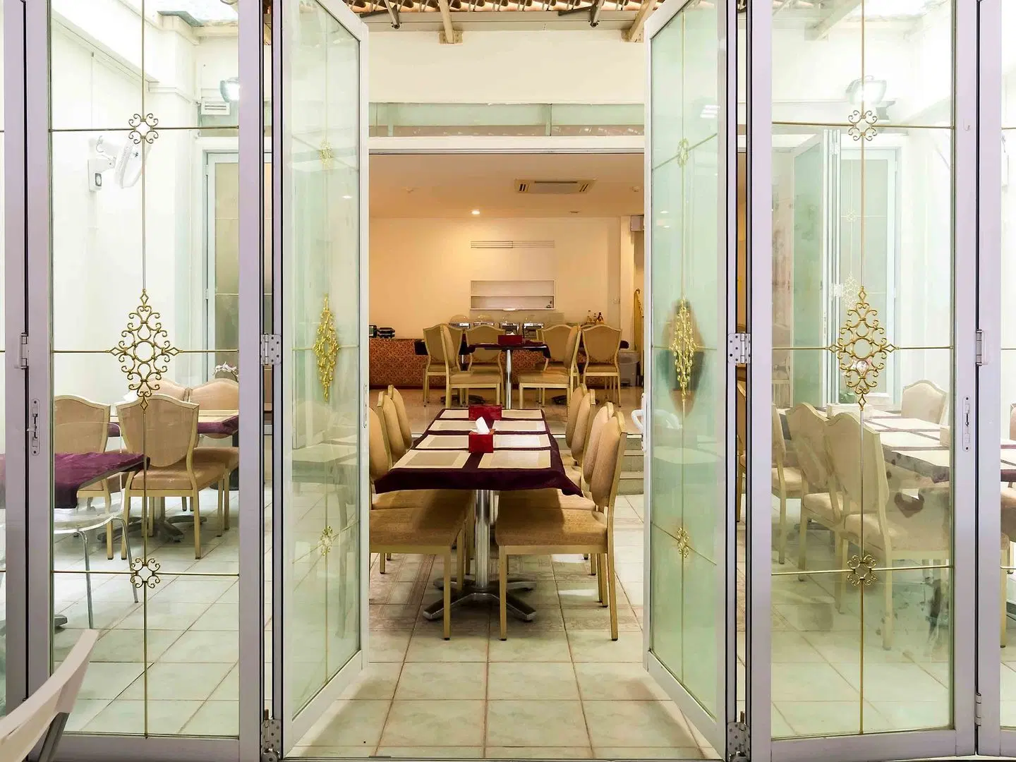 Jayleen Clarke Quay Hotel LOUNGE_LOBBY