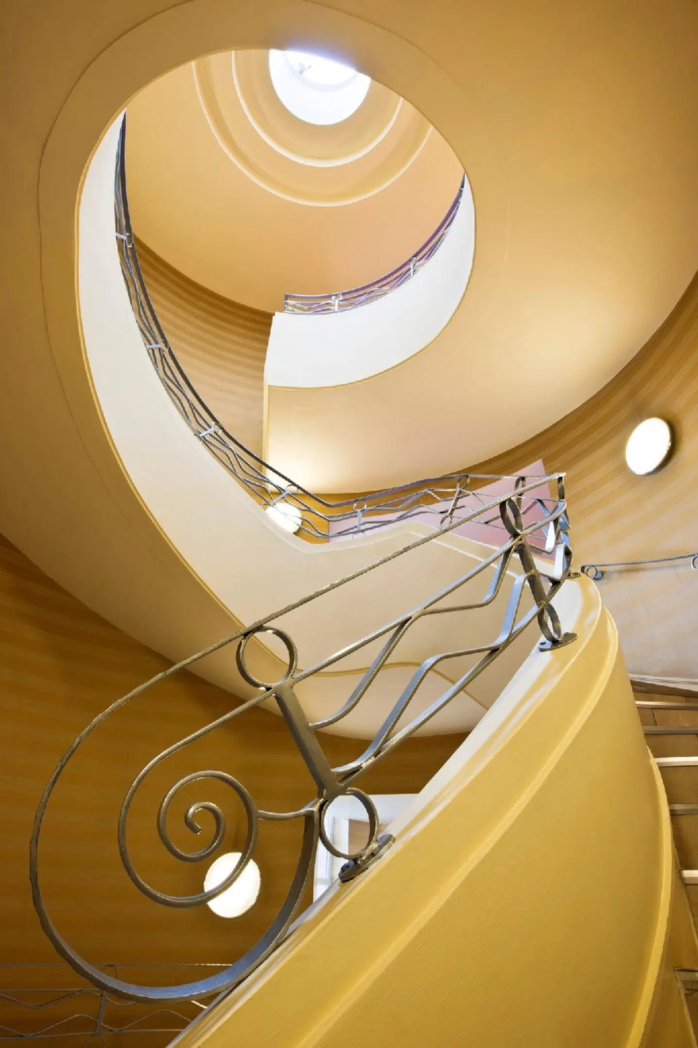 Crowne Plaza Liverpool John Lennon Airport by IHG LOUNGE_LOBBY