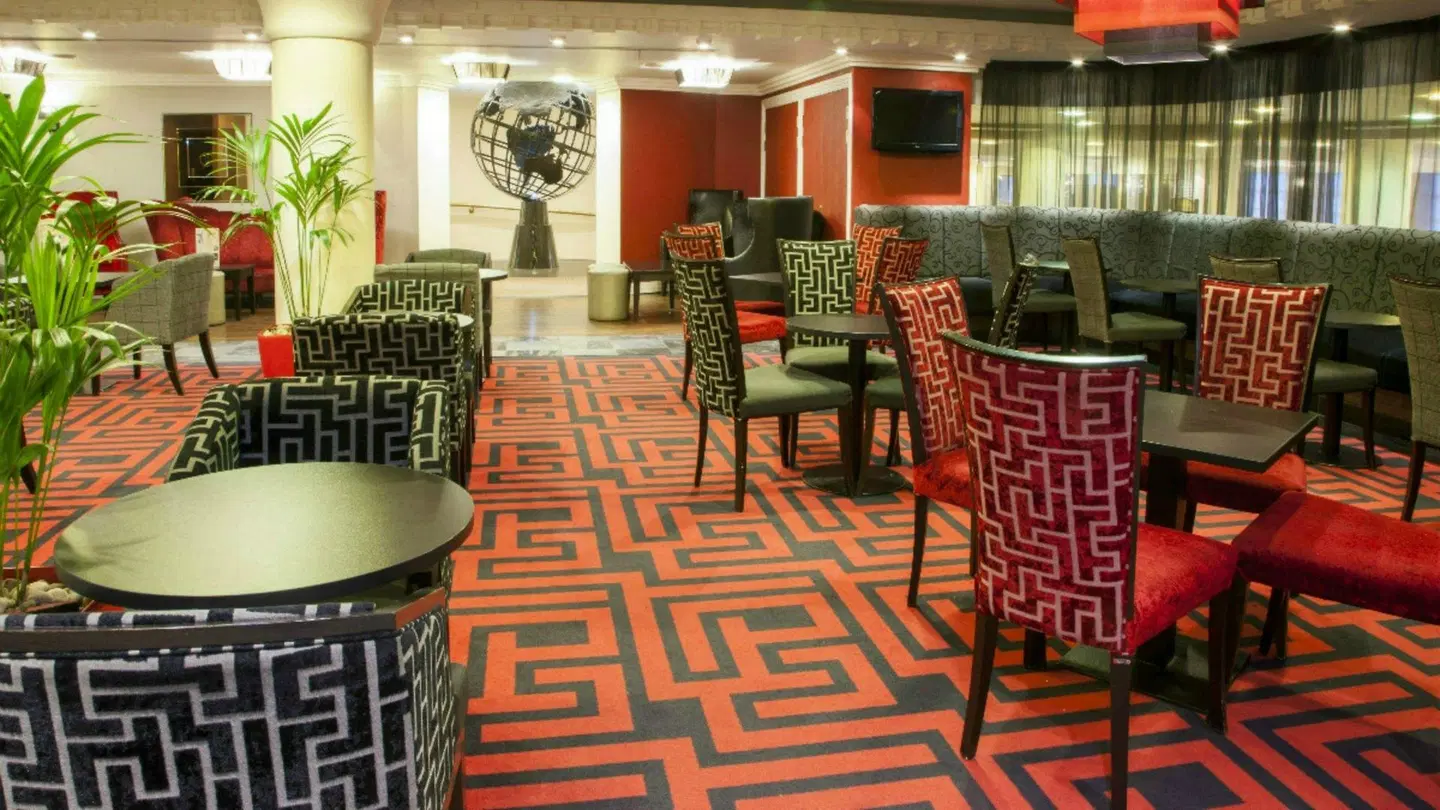 Crowne Plaza Liverpool John Lennon Airport by IHG Bar