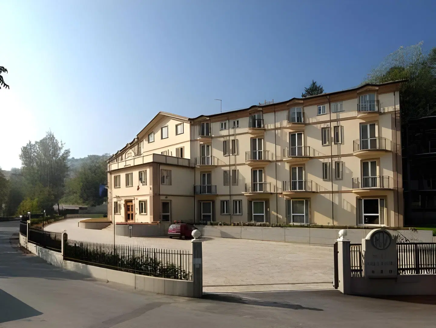Valentino EXTERIOR