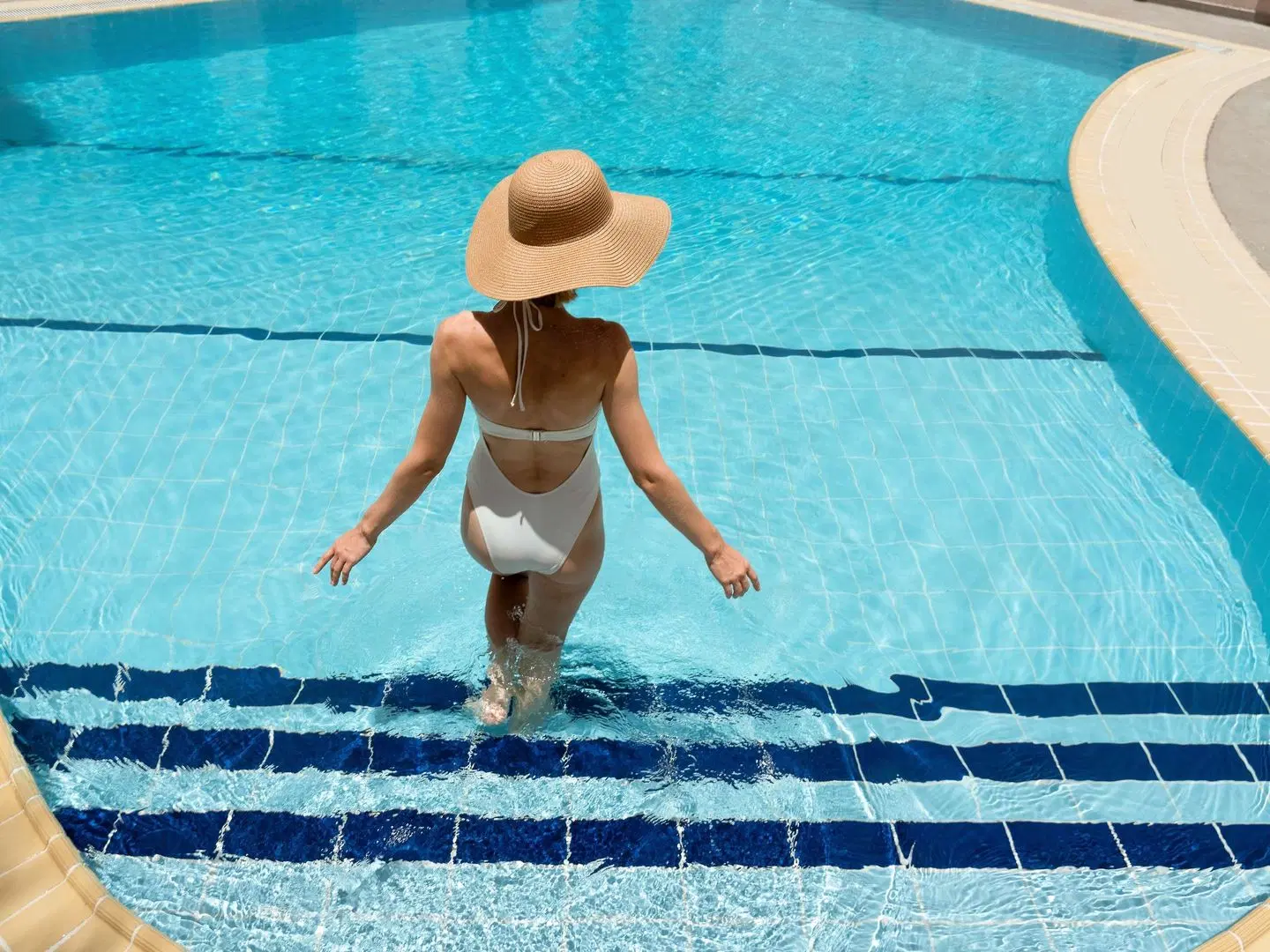 Mövenpick Hotel Doha OUTDOOR_POOL