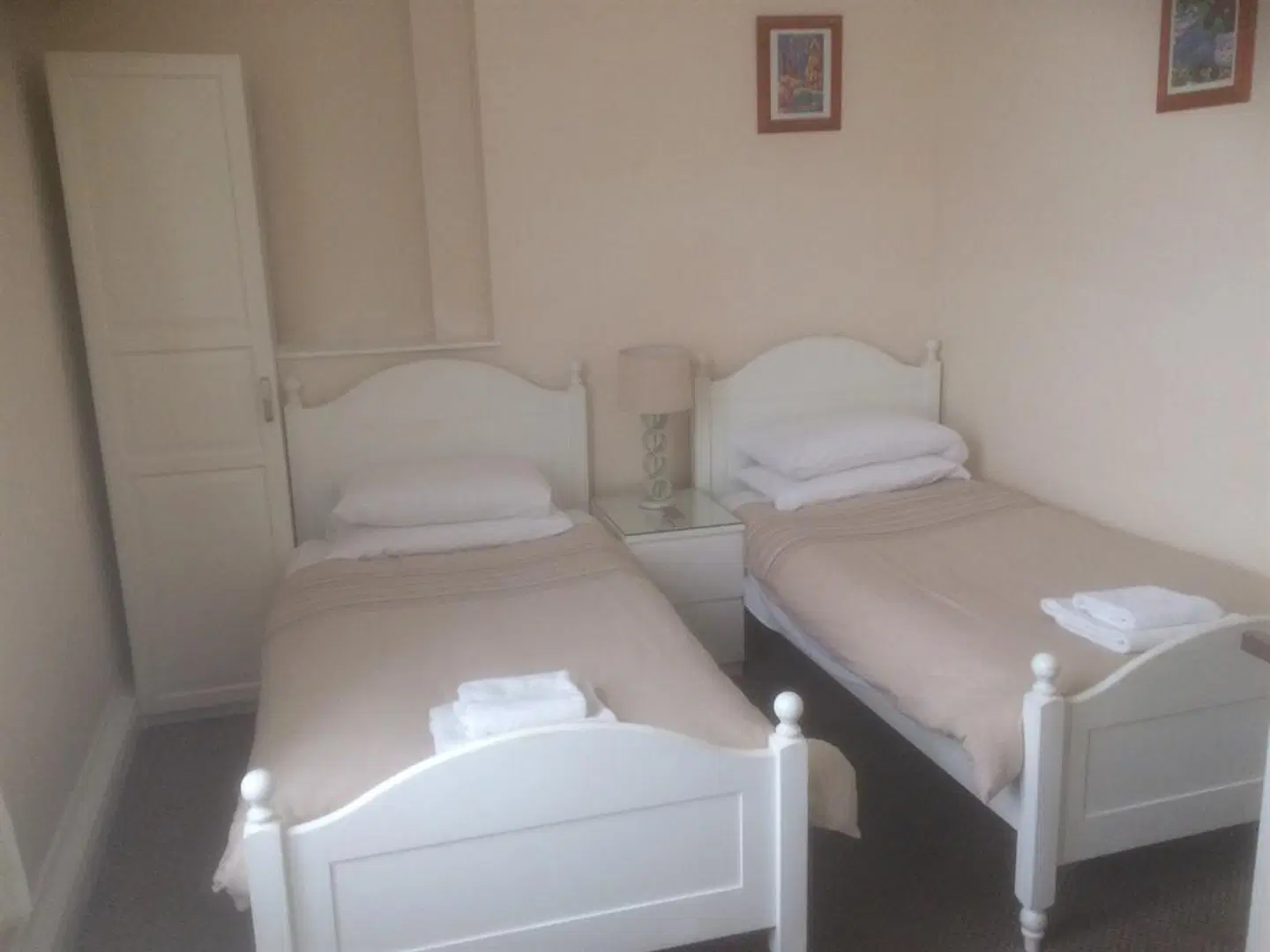 The Avenue ROOM_EXAMPLE