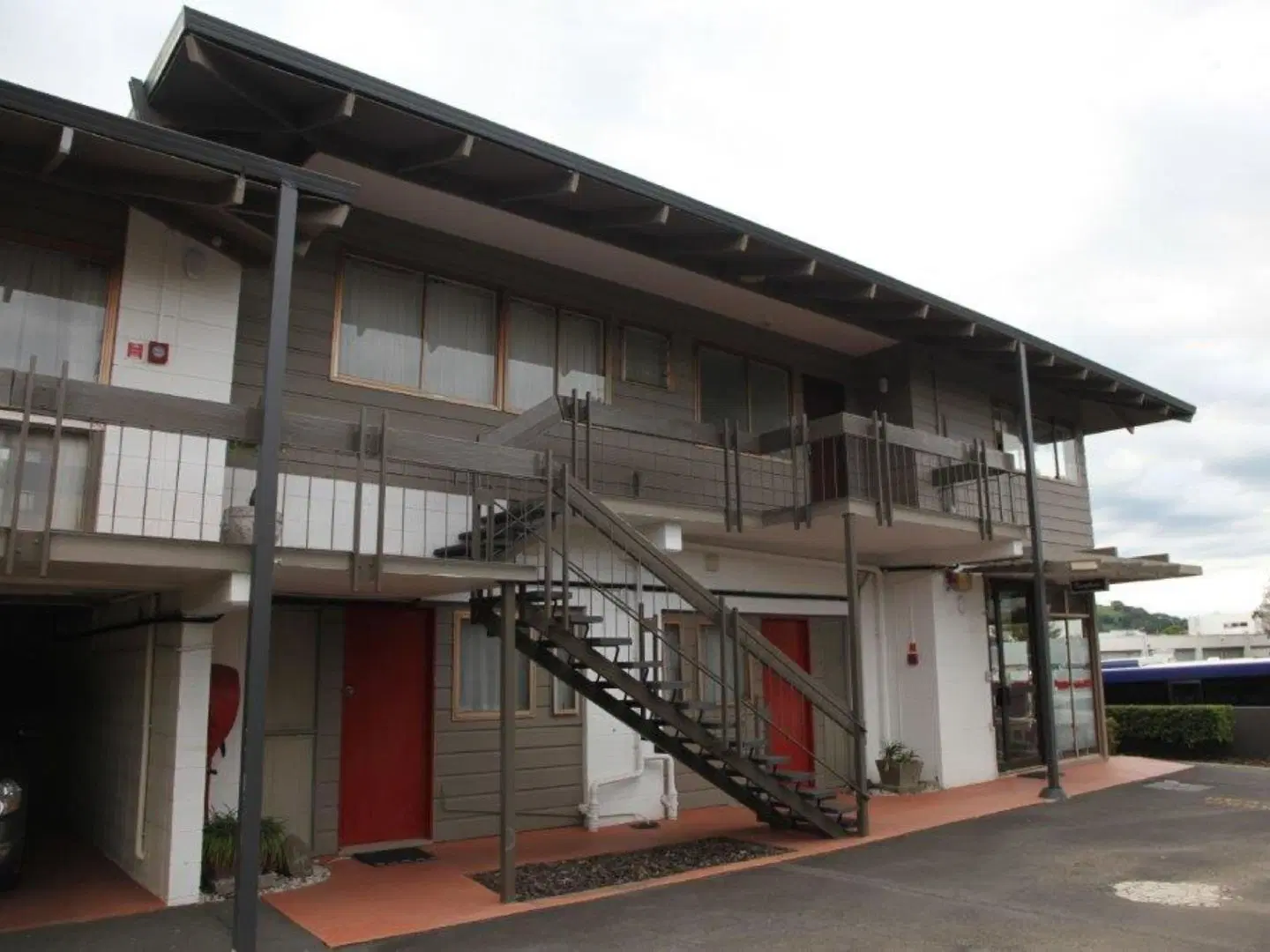 Epsom Motel EXTERIOR