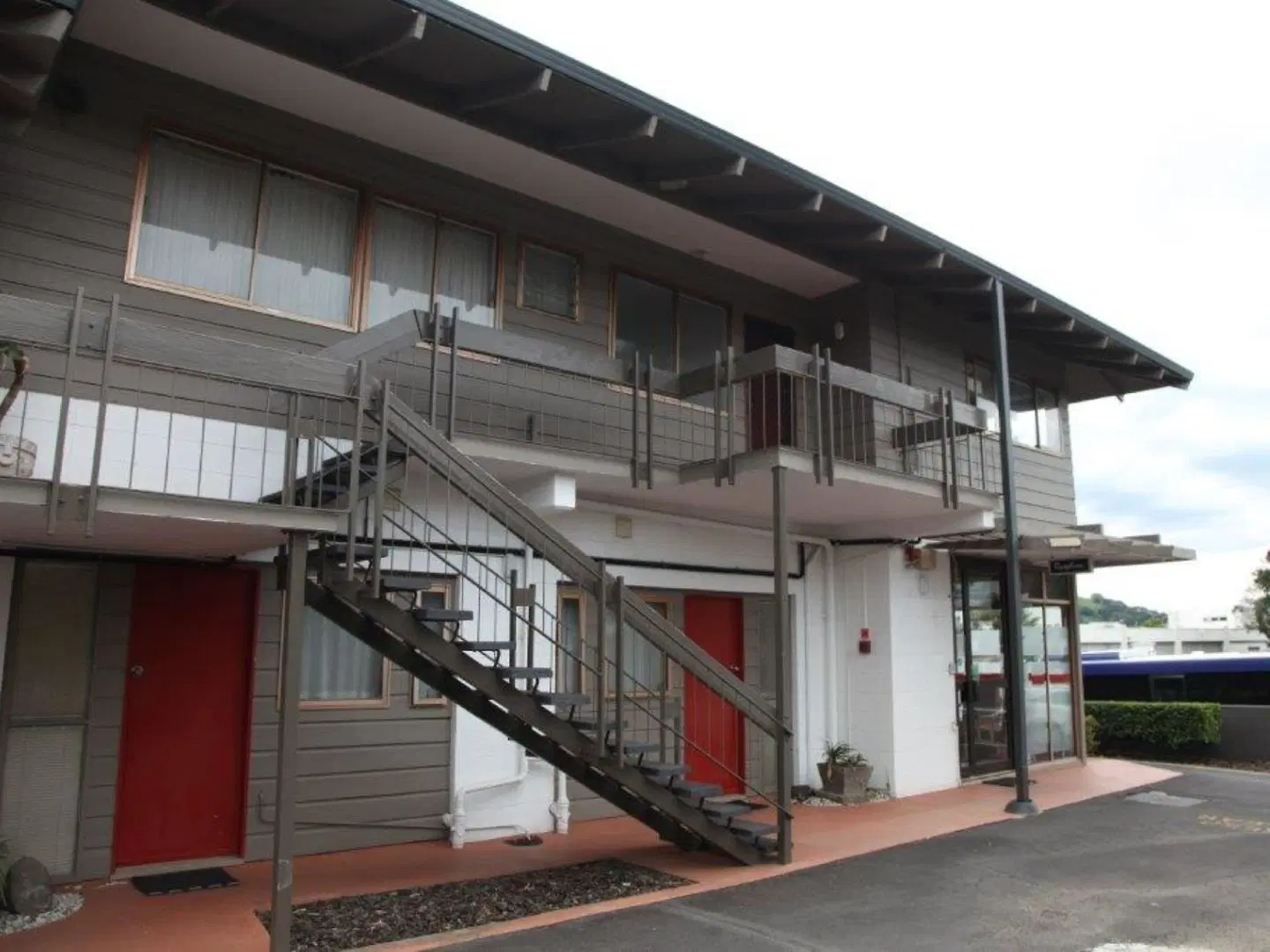 Epsom Motel EXTERIOR