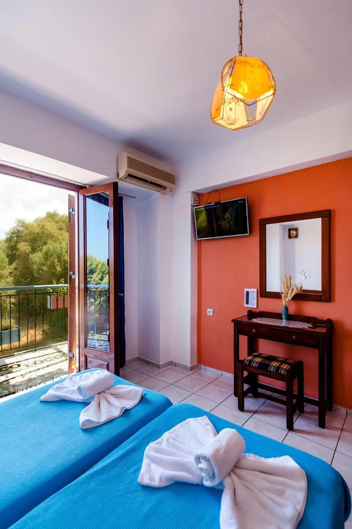 Poco Loco Bed & Breakfast ROOM_EXAMPLE