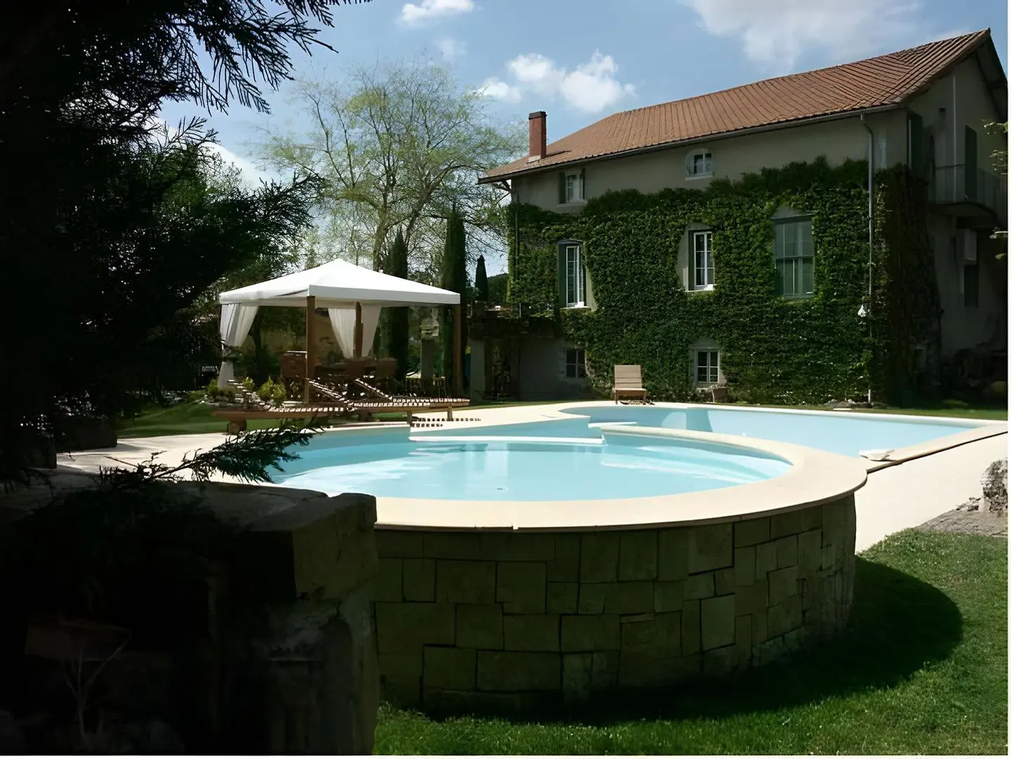 Park des Collines OUTDOOR_POOL