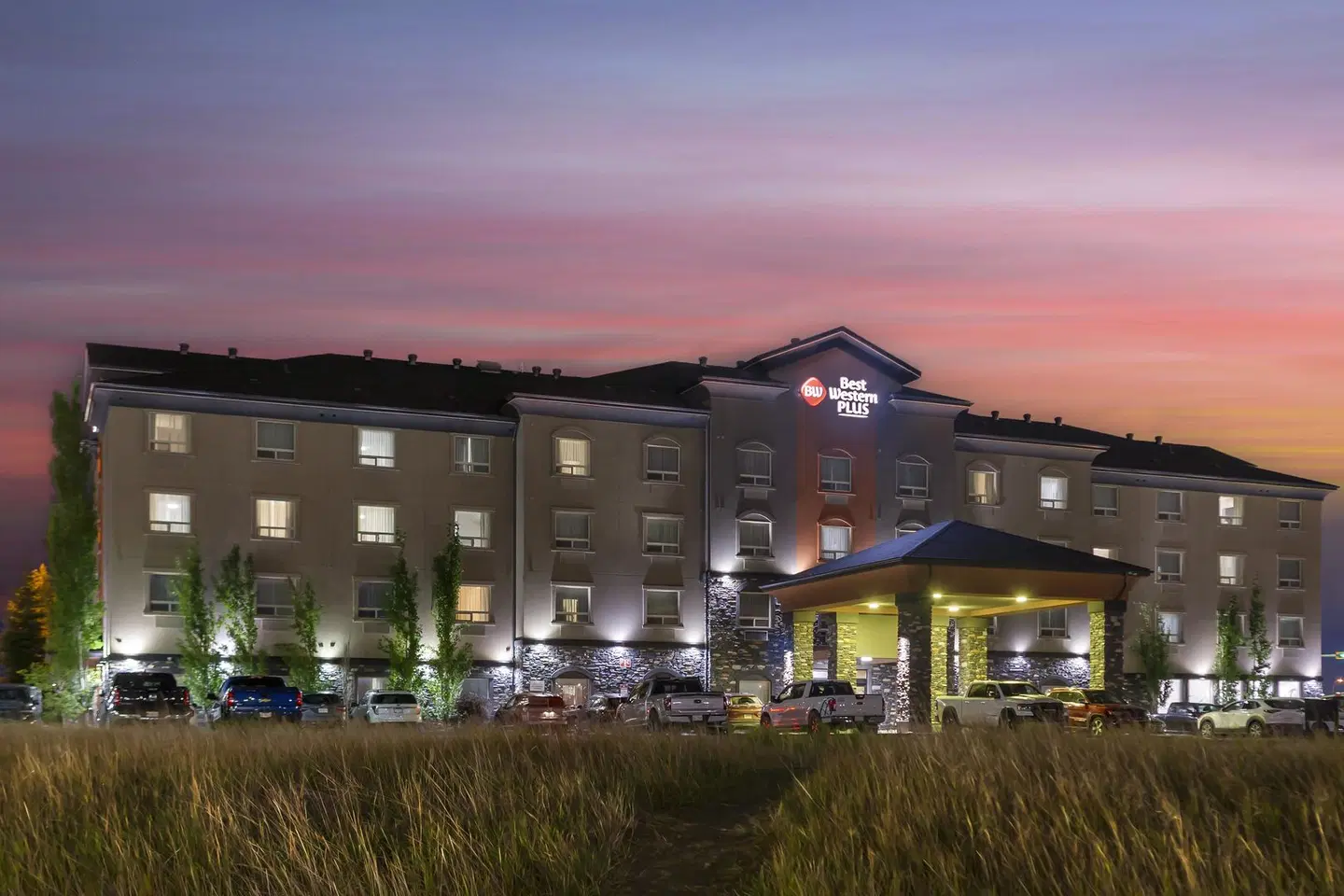 Best Western Plus Sherwood Park Inn & Suites EXTERIOR