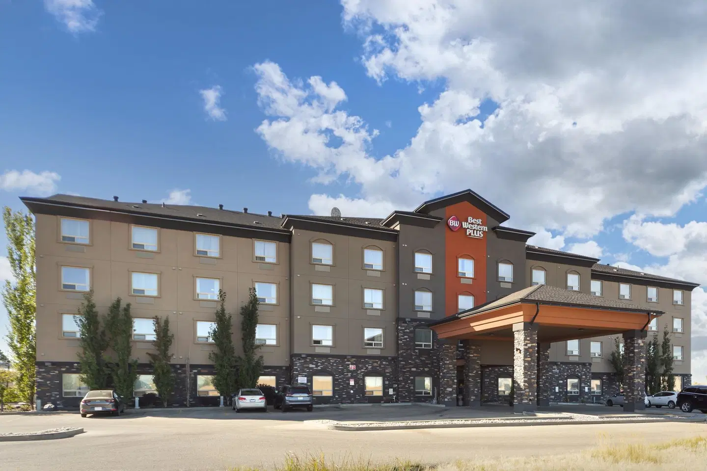 Best Western Plus Sherwood Park Inn & Suites EXTERIOR
