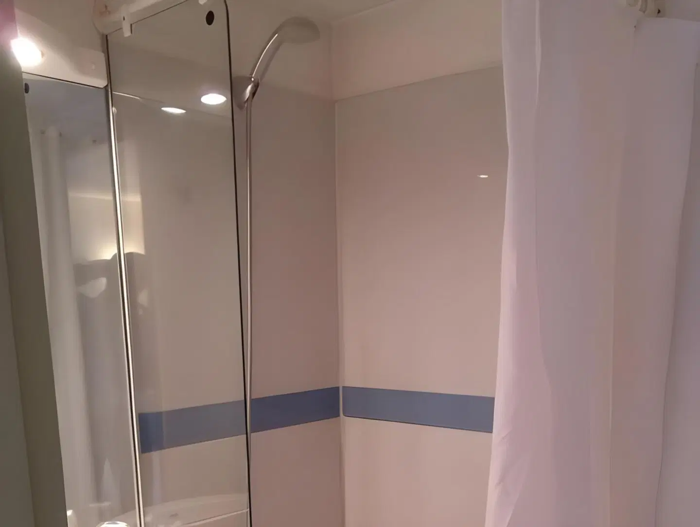 ibis budget Aix en Provence les Milles Badezimmer