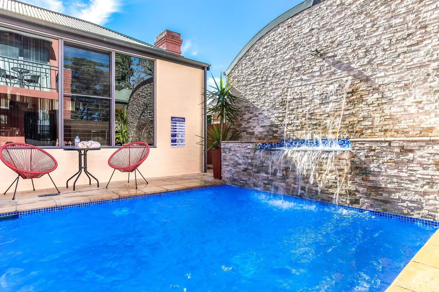 Berry Village Boutique Motel OUTDOOR_POOL