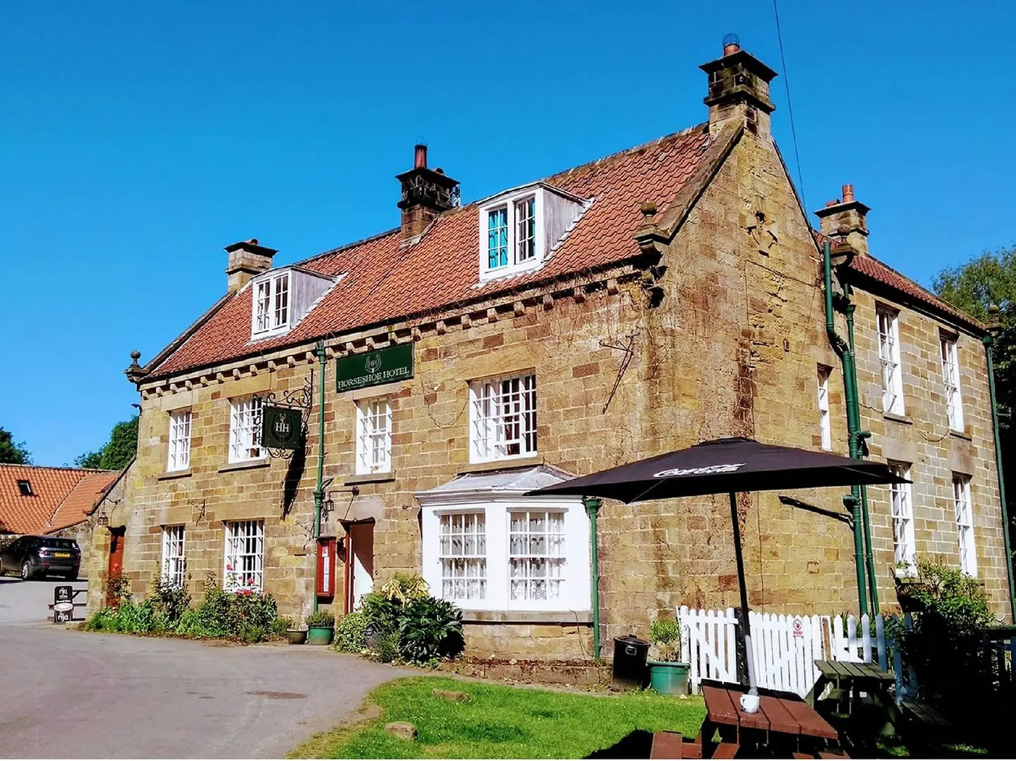 Horseshoe Hotel EXTERIOR