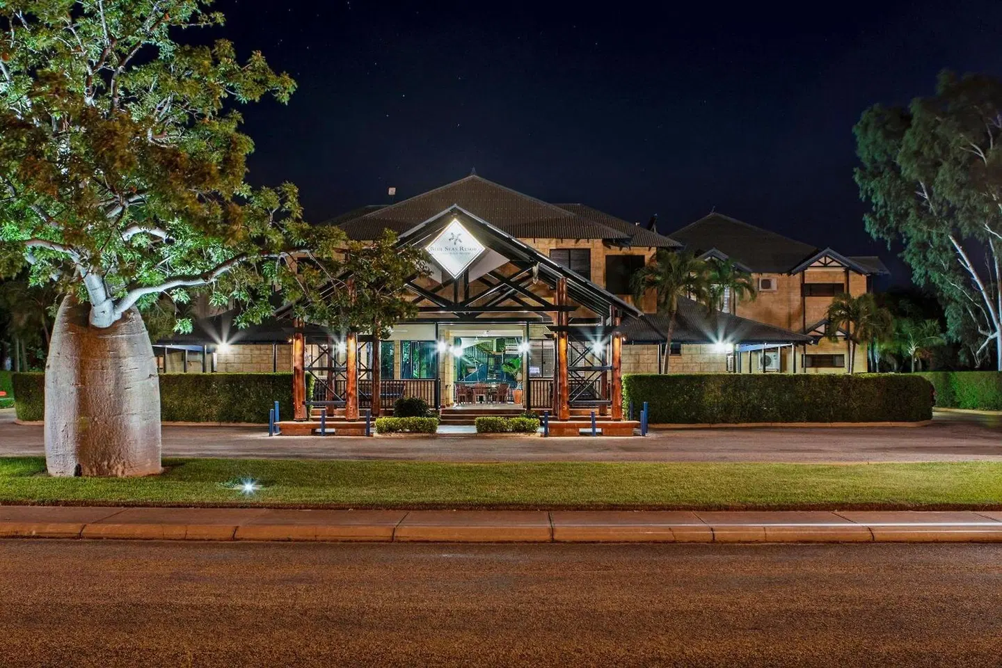 Blue Seas Resort EXTERIOR