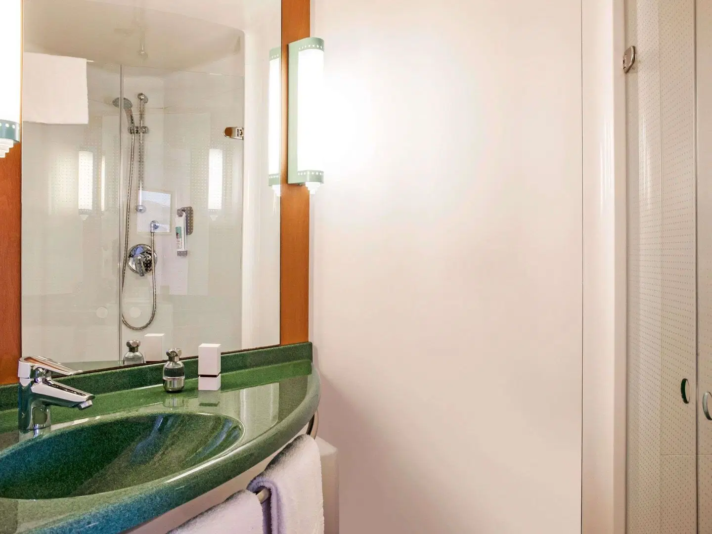 ibis Barcelona Molins de Rei Badezimmer