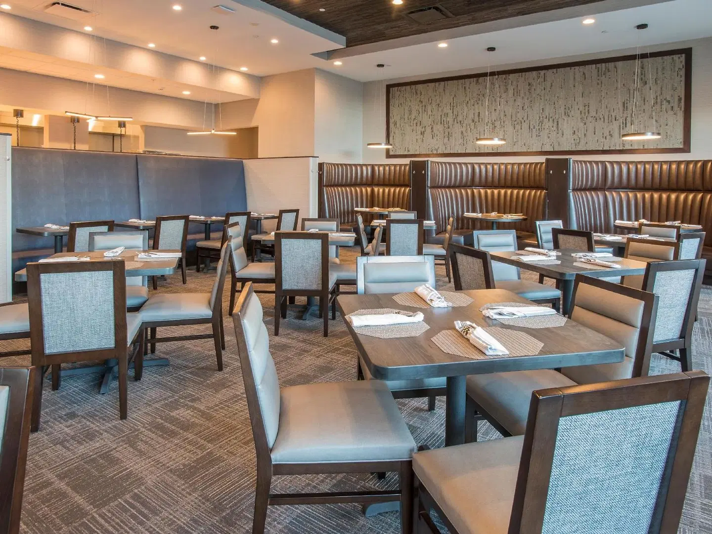 Holiday Inn & Suites Cincinnati Downtown Restaurant