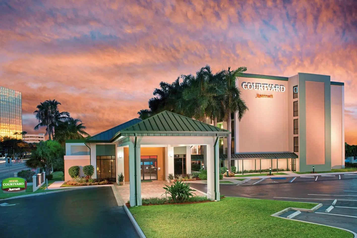 Courtyard Fort Lauderdale East EXTERIOR