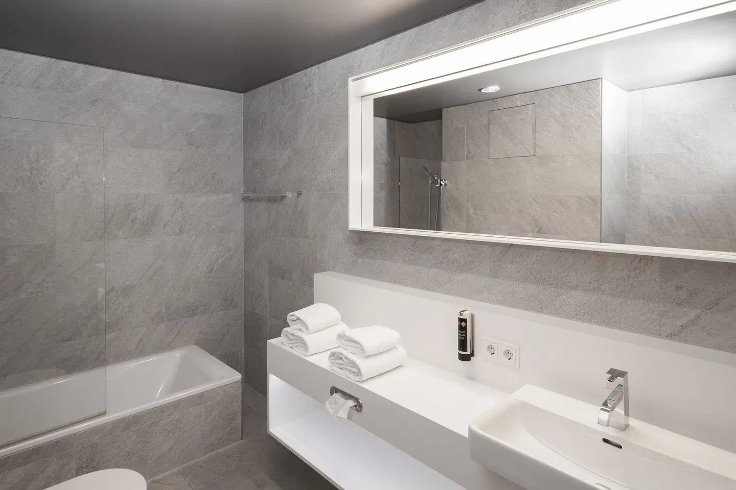 aDLERS Lifestyle-Hotel Badezimmer