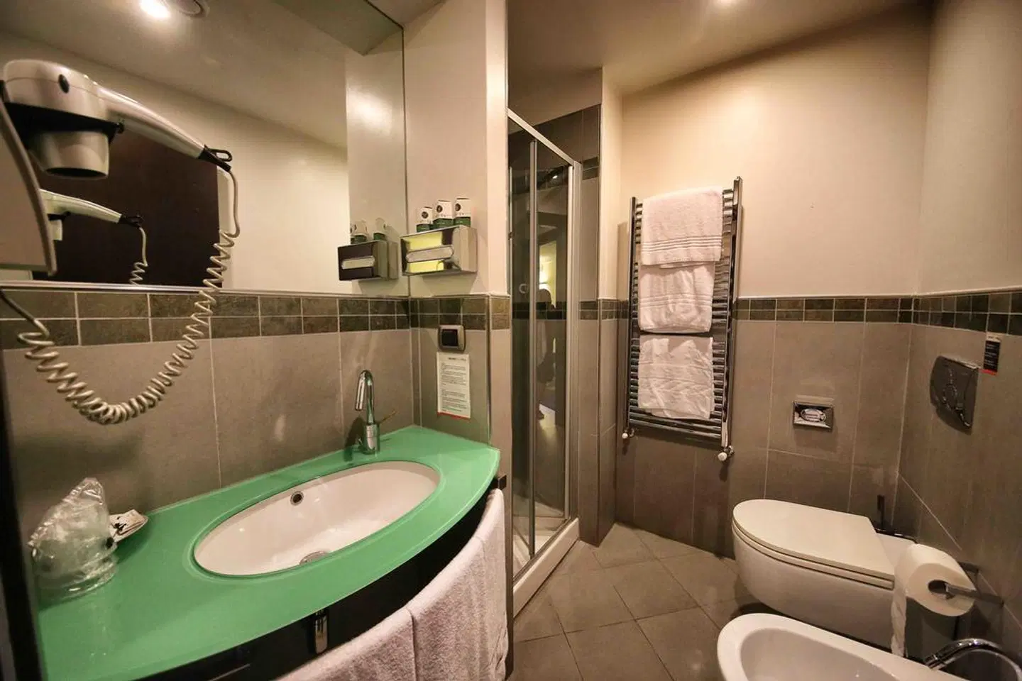 Vercelli Palace Hotel Badezimmer