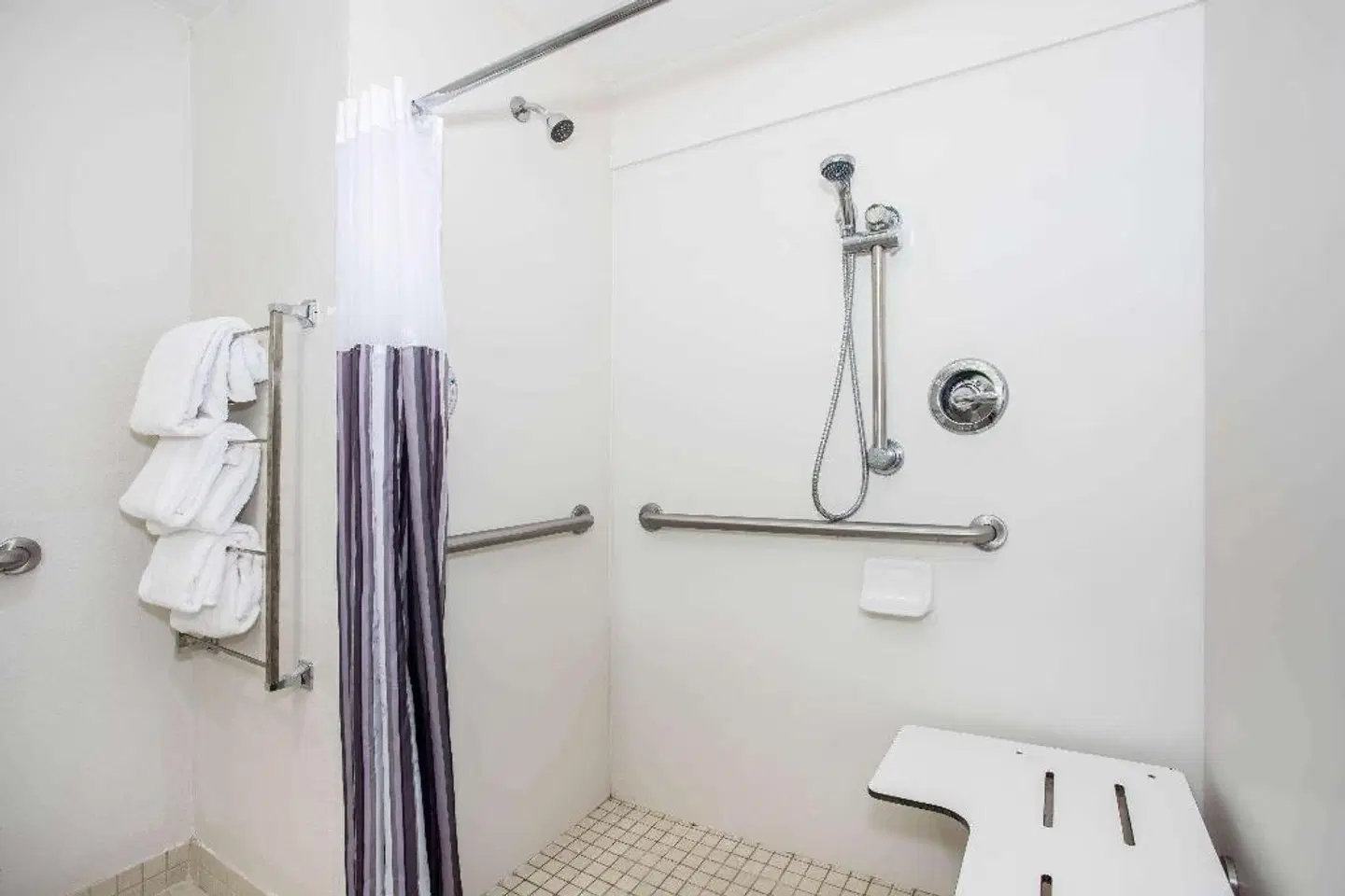 La Quinta Inn & Suites by Wyndham Melbourne Viera Badezimmer