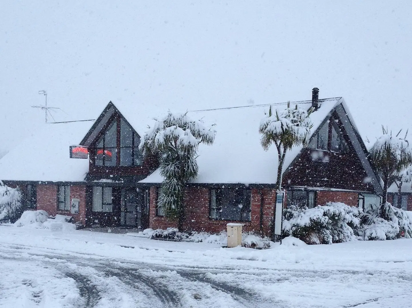 Snow Denn Lodge EXTERIOR