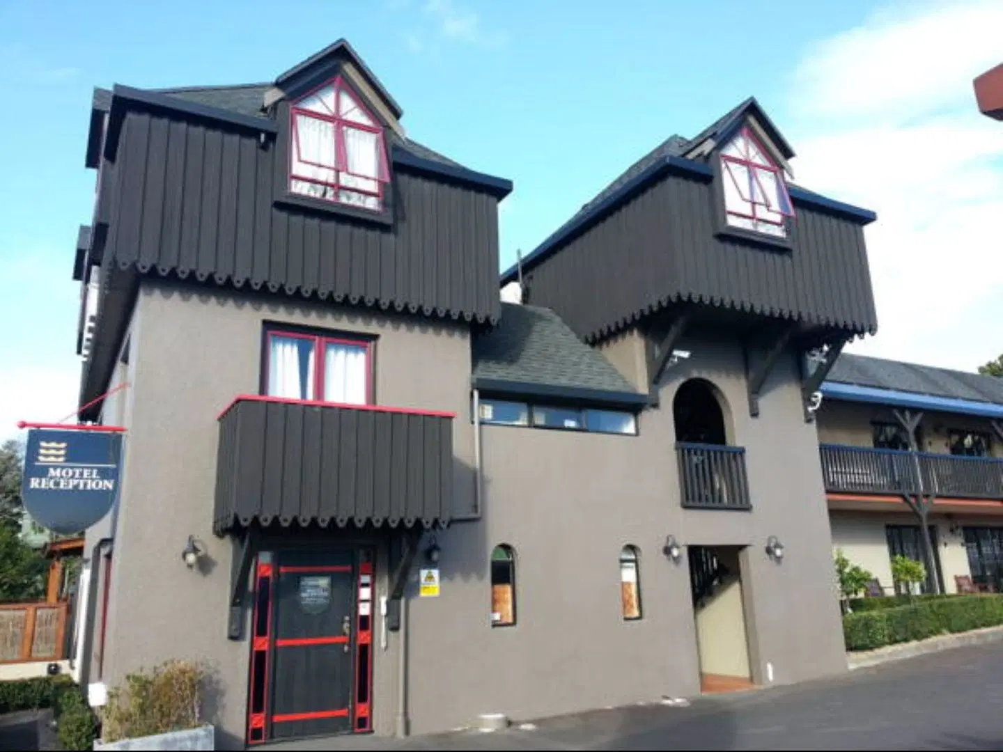 Knights Inn EXTERIOR