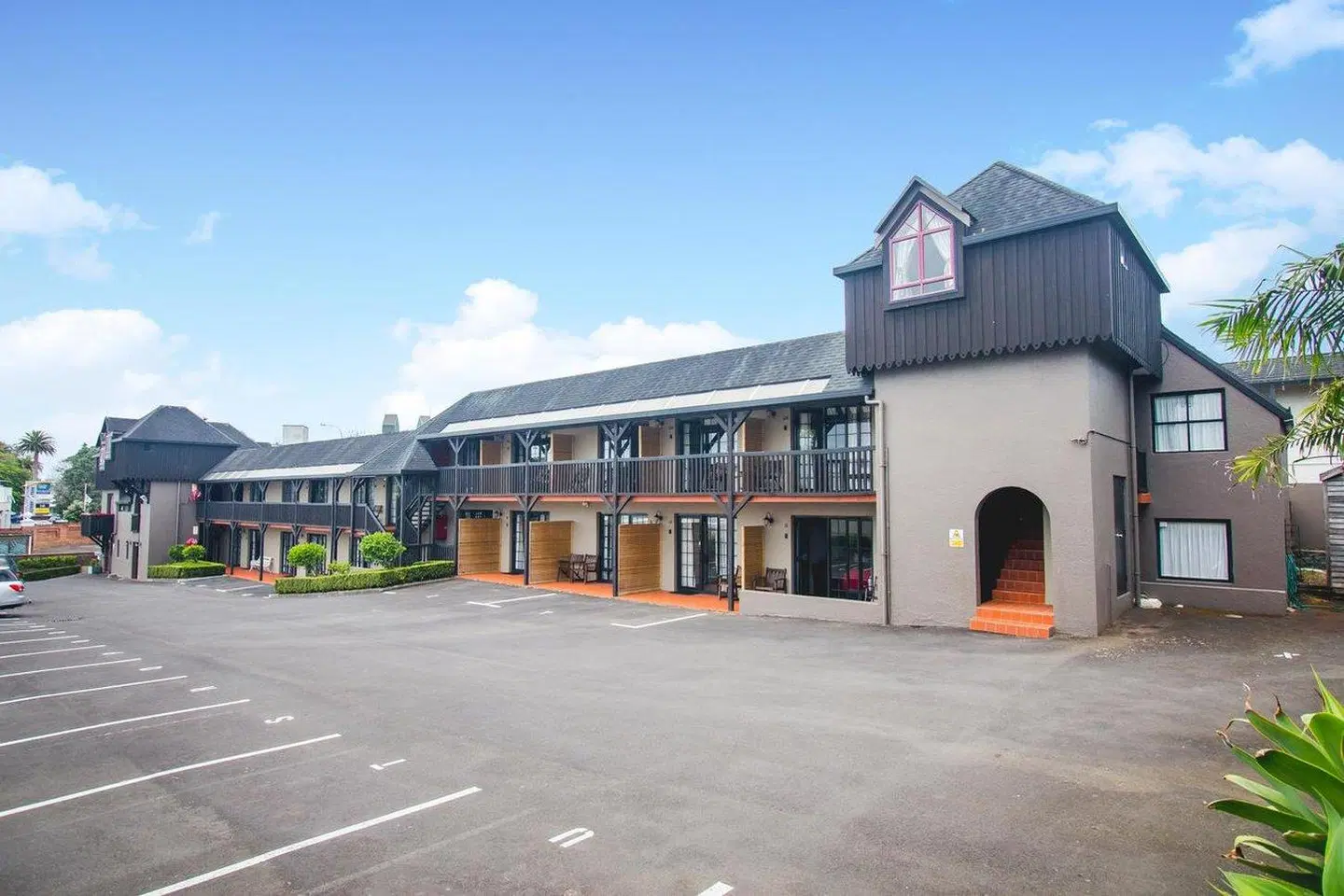 Knights Inn EXTERIOR