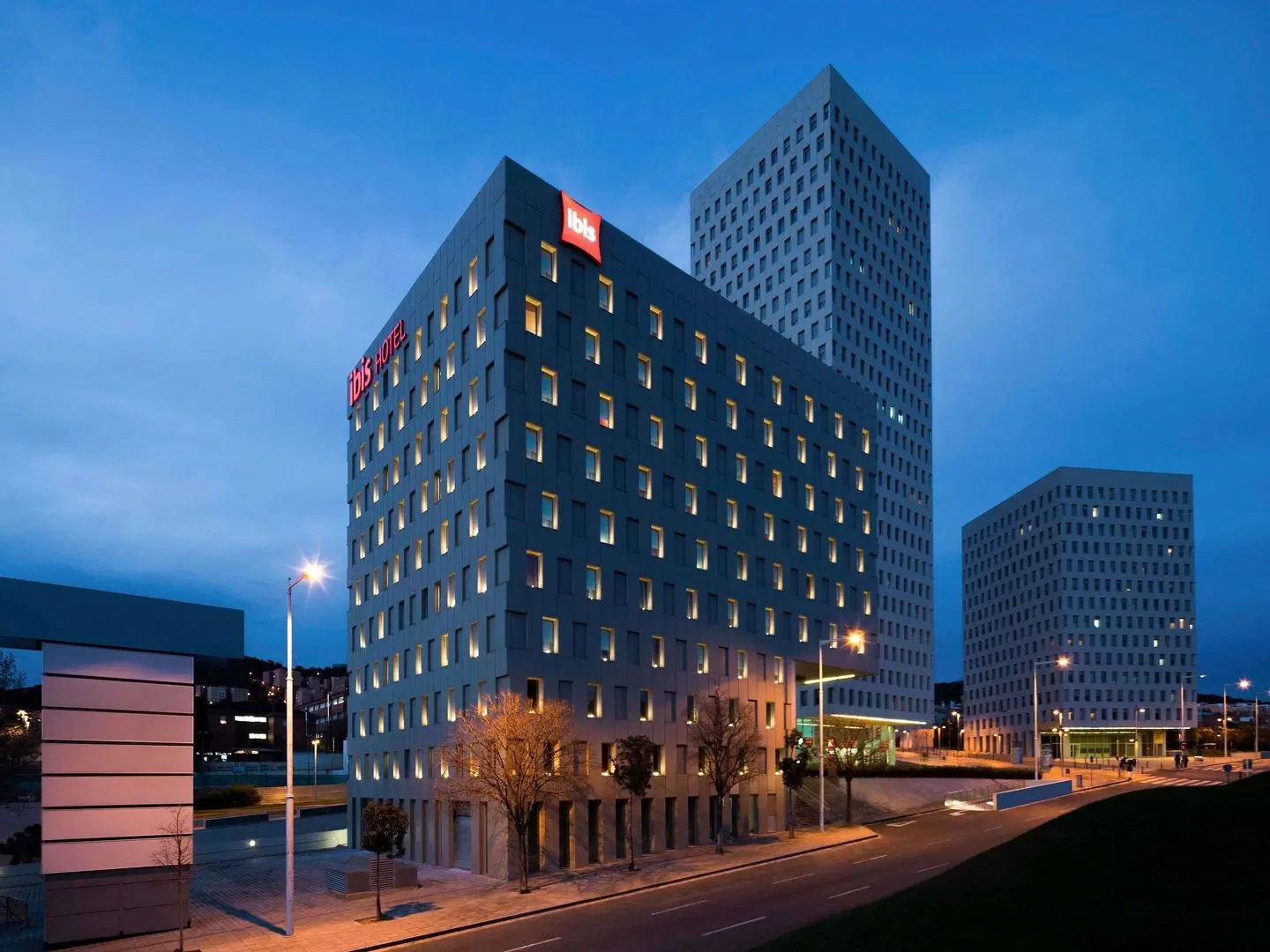 ibis Barcelona Santa Coloma EXTERIOR