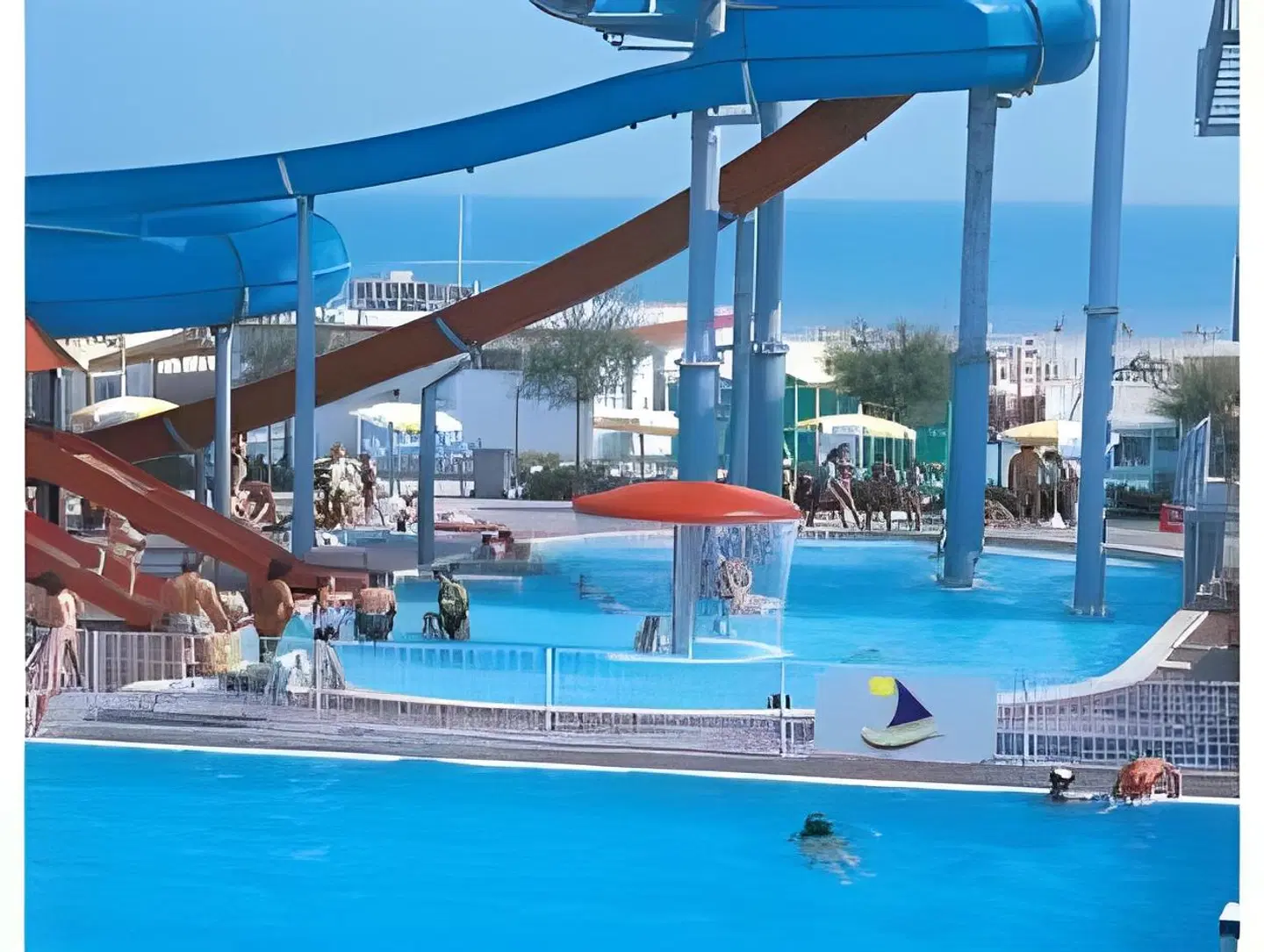 Adlon OUTDOOR_POOL