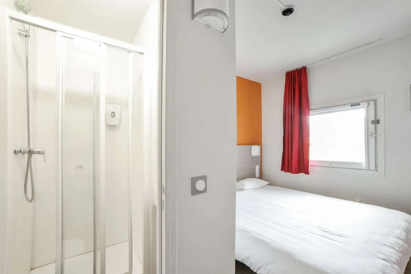 Premiere Classe Lyon Est - Beynost BATHROOM