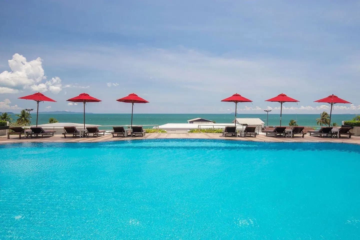 D Varee Jomtien Beach OUTDOOR_POOL