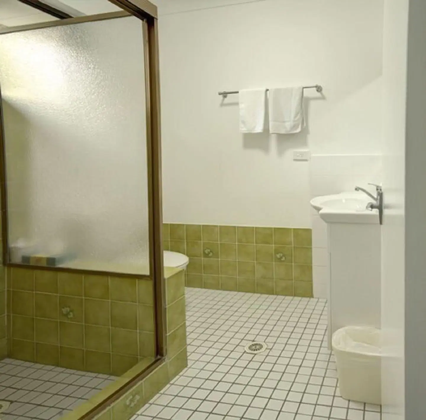 Calico Court Motel Badezimmer