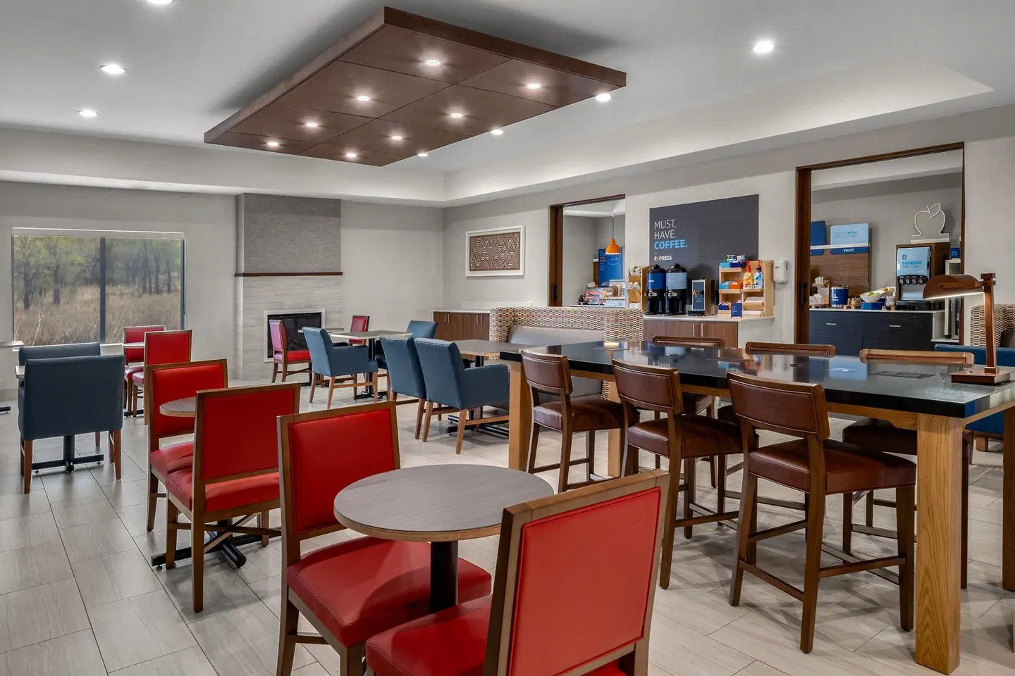 Holiday Inn Express & Suites Graham Bar
