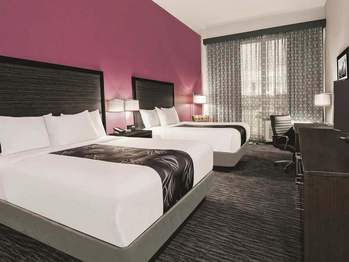 La Quinta Inn & Suites Dallas Grand Prairie North ROOM_EXAMPLE