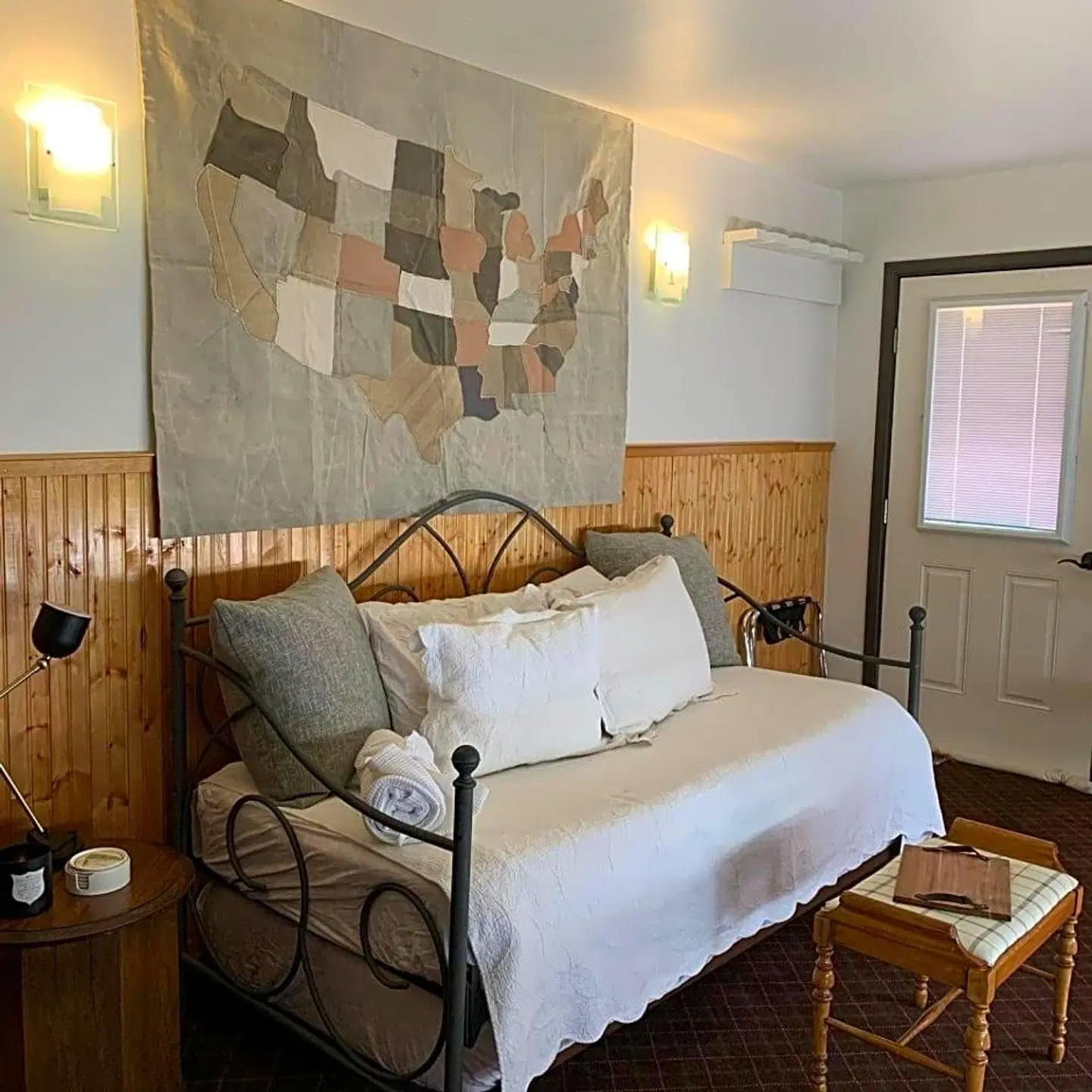 Fireside Inn ROOM_EXAMPLE