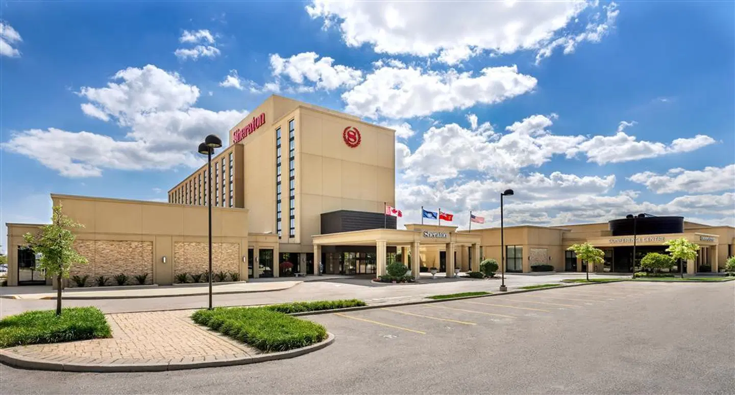Sheraton Toronto Airport Hotel & Conference Centre EXTERIOR