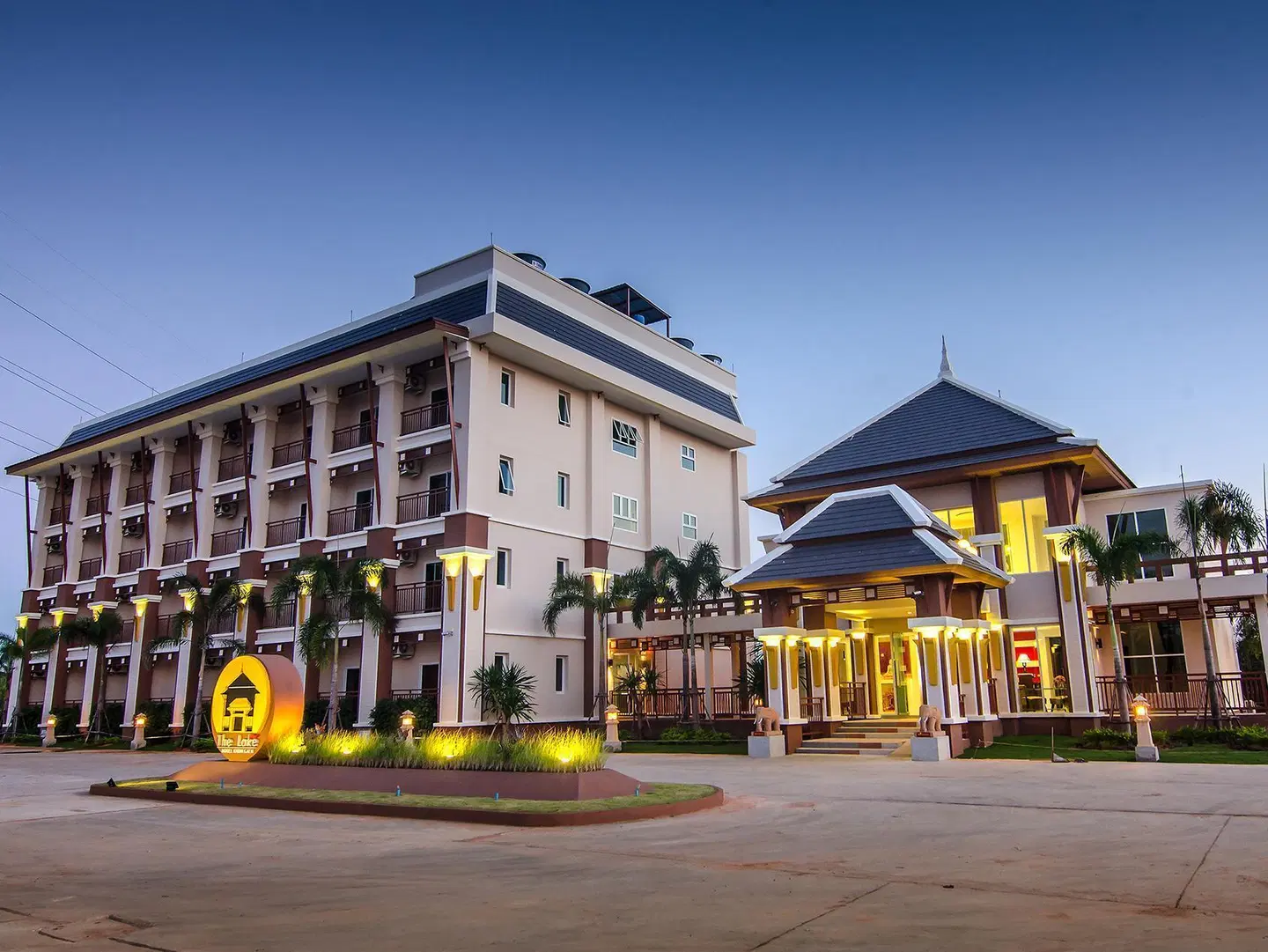 The Lake Hotel EXTERIOR