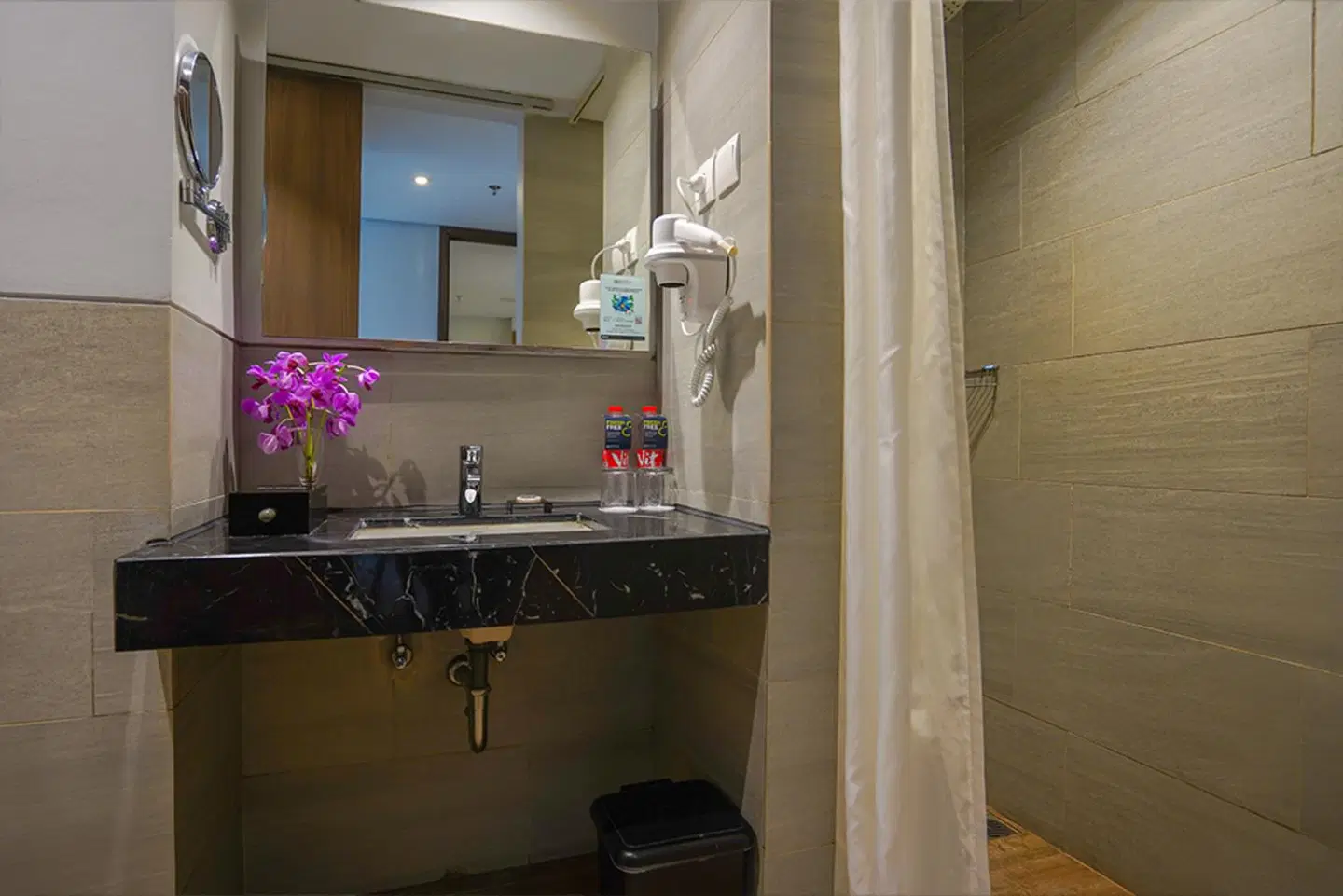 BATIQA Hotel Palembang BATHROOM