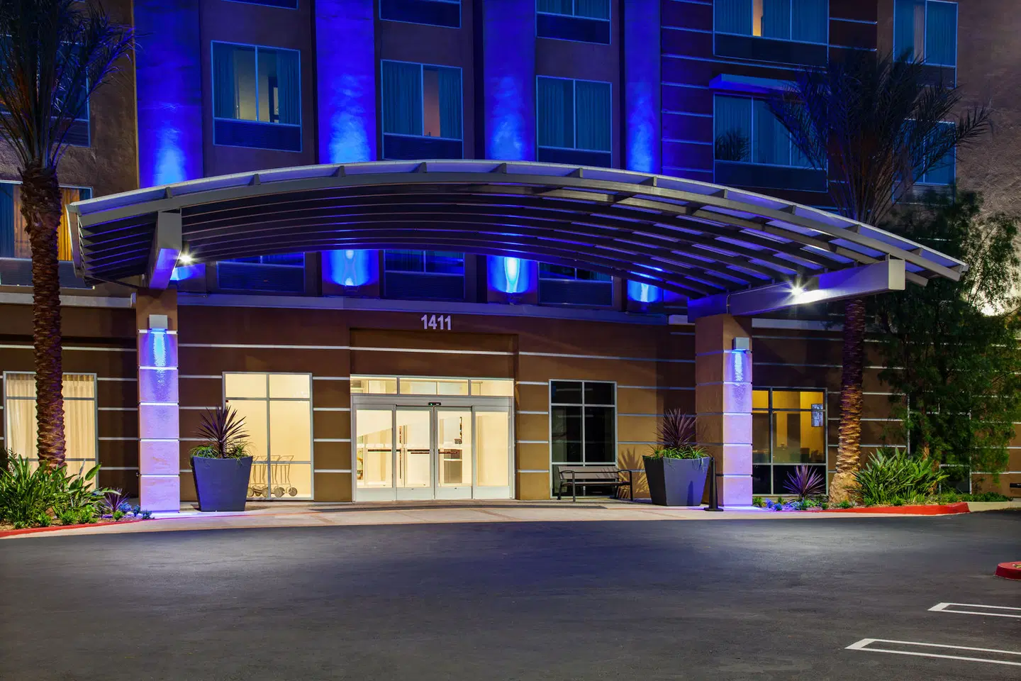 Holiday Inn Express & Suites Anaheim Resort Area by IHG EXTERIOR