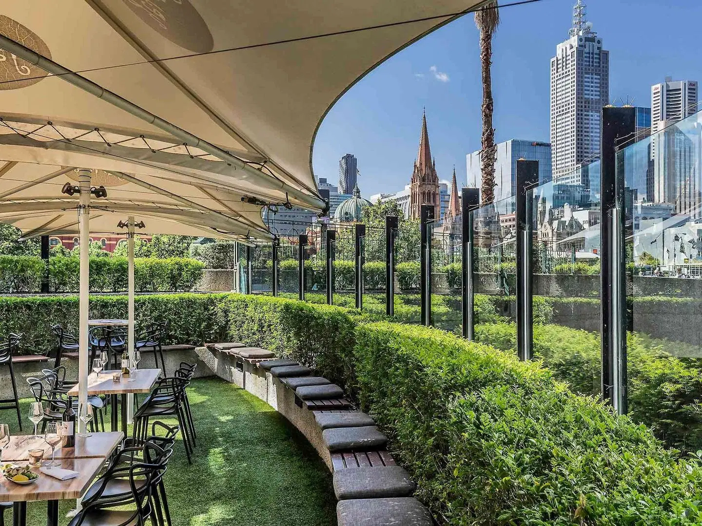 Quay West Suites Melbourne Bar